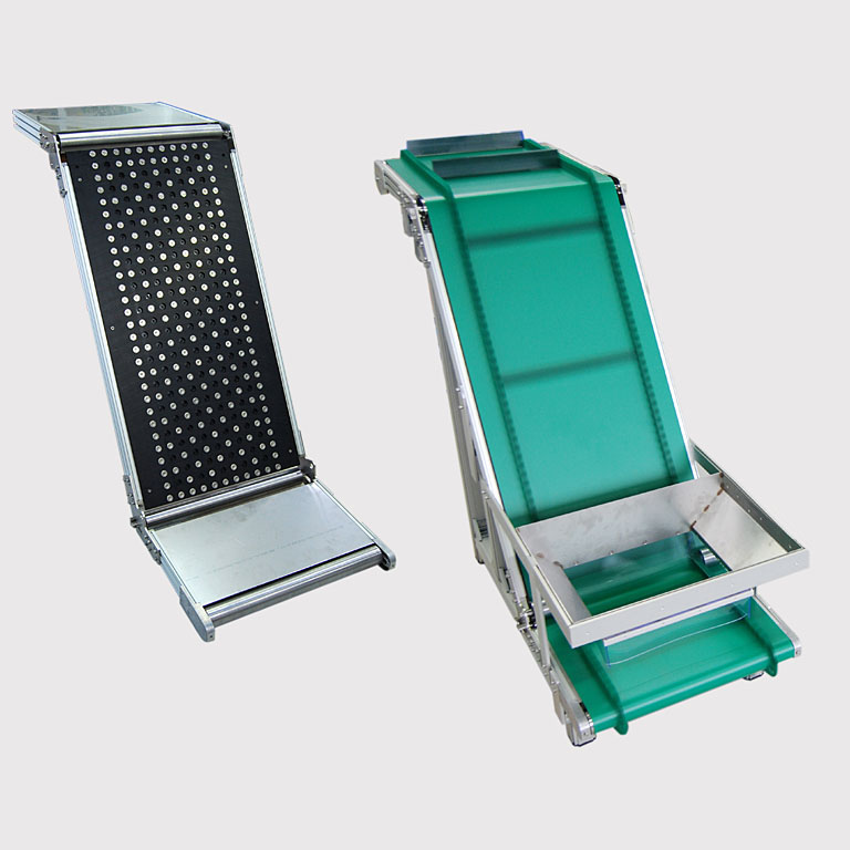 Z-förmiger Steigbandförderer für Höhendifferenz von einem Meter. - Elevating conveyor for a height difference of one meter.