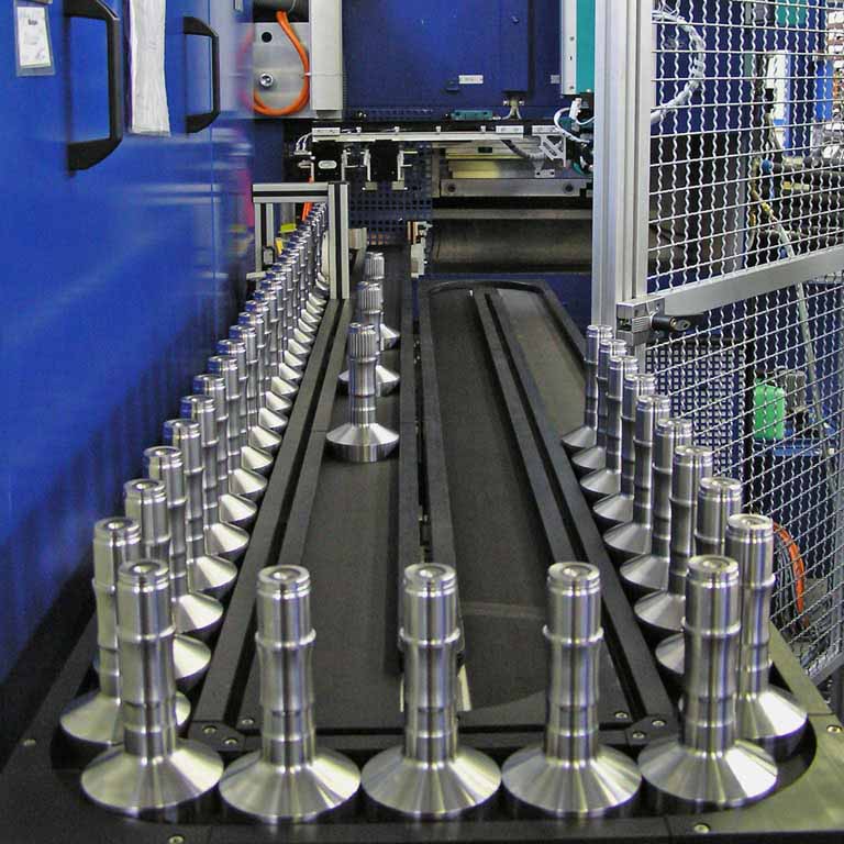 automotive-supplier-3-1_flaechenpuffer-fuer-die-automatisierte-produktion_buffer-system-for-the-automatically-production-min-min