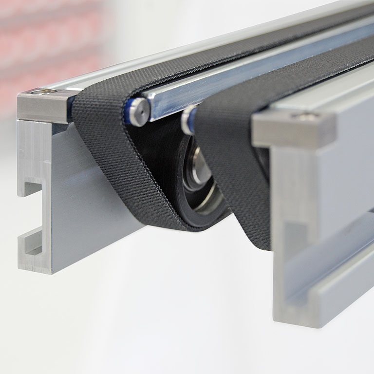 Förderband für Kleinteile mit rollender Messerkante. - Conveyor for small parts with a rolling nose bar.