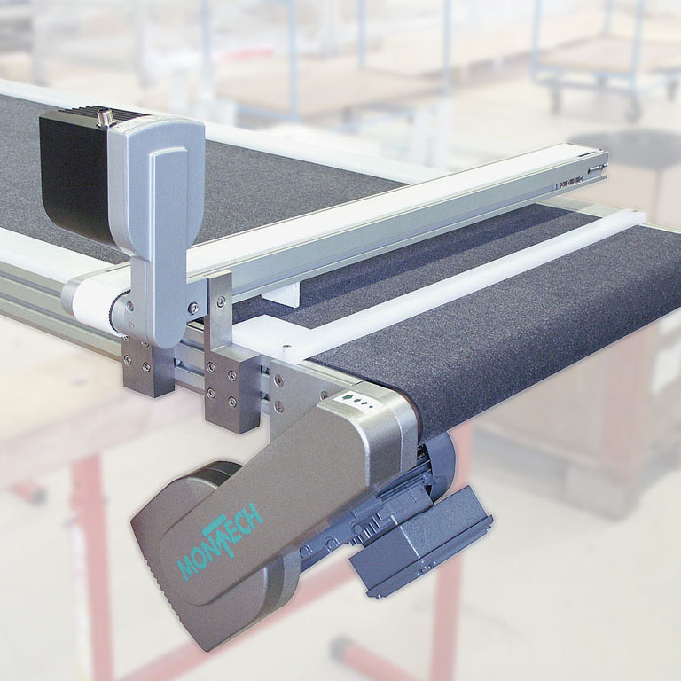 Abschiebesystem mit Grosstransportband und Kleintransportband. - Displacement consists of max conveyor and minidrive conveyor.