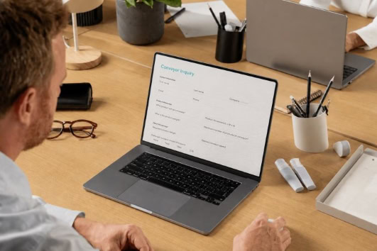 inquiry-form-laptop